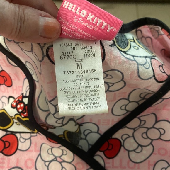 Hello Kitty Medium Scrub top - Picture 4 of 4